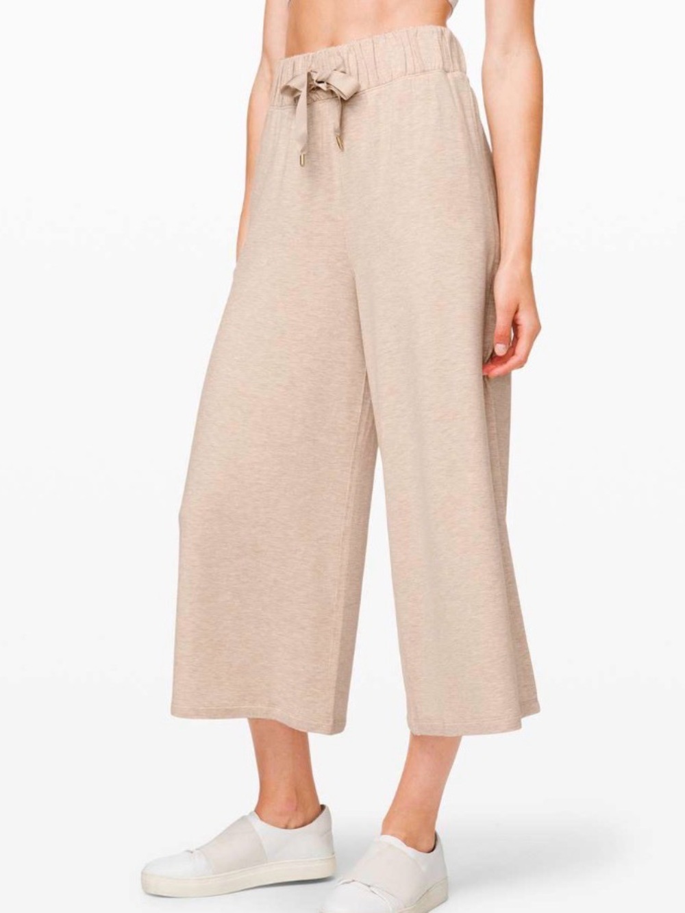 Lululemon Seek Stillness Mid Rise Crop
Heathered Cashew size 6